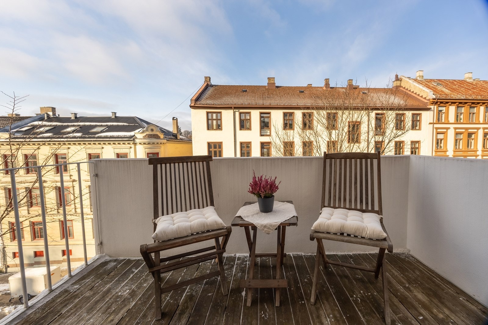 Vestvendt balkong på 5 kvm med utgang fra stue Galleribilde