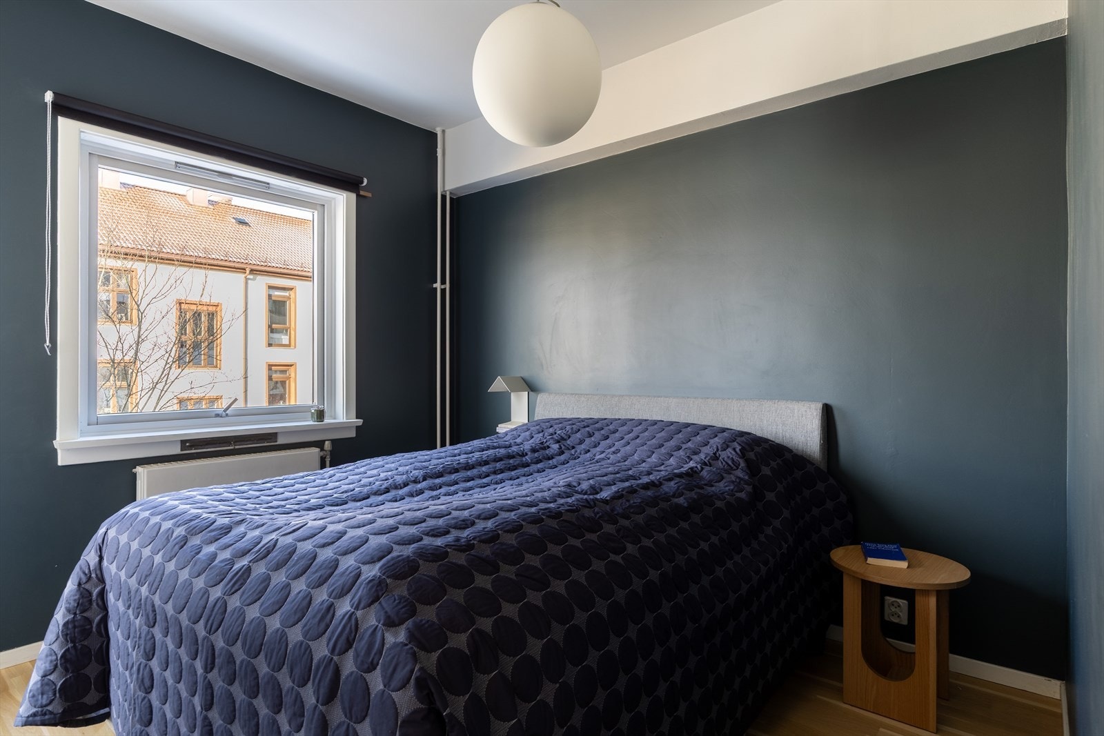 Pent og romslig hovedsoverom Galleribilde