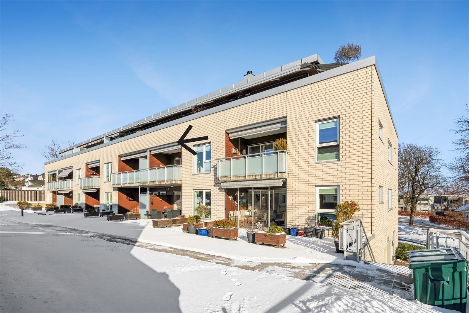 Fasade syd -Pilen viser beliggenheten til leiligheten. Galleribilde