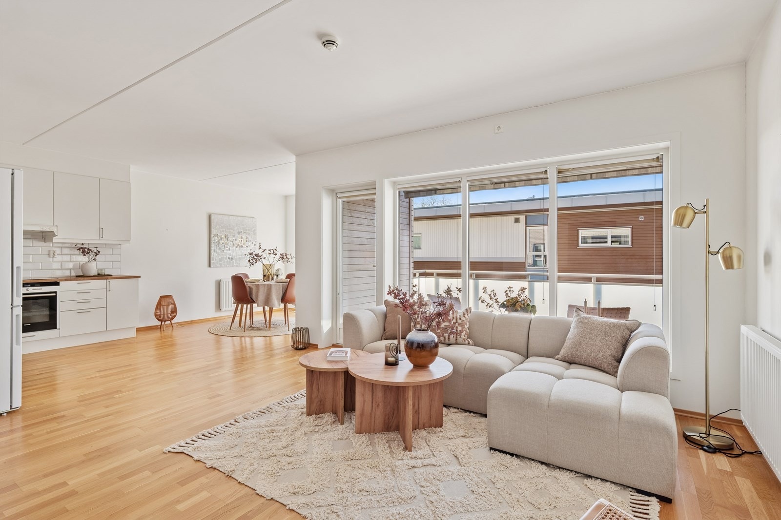 En veldig fin planløsning for stue og kjøkken med spisestue. Galleribilde