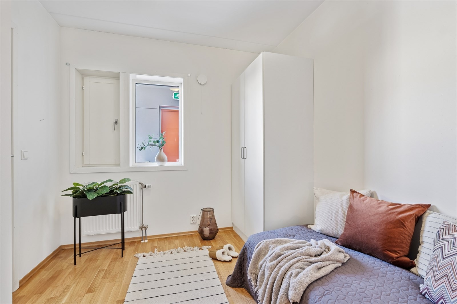 Soverom 2 med garderobe. Galleribilde