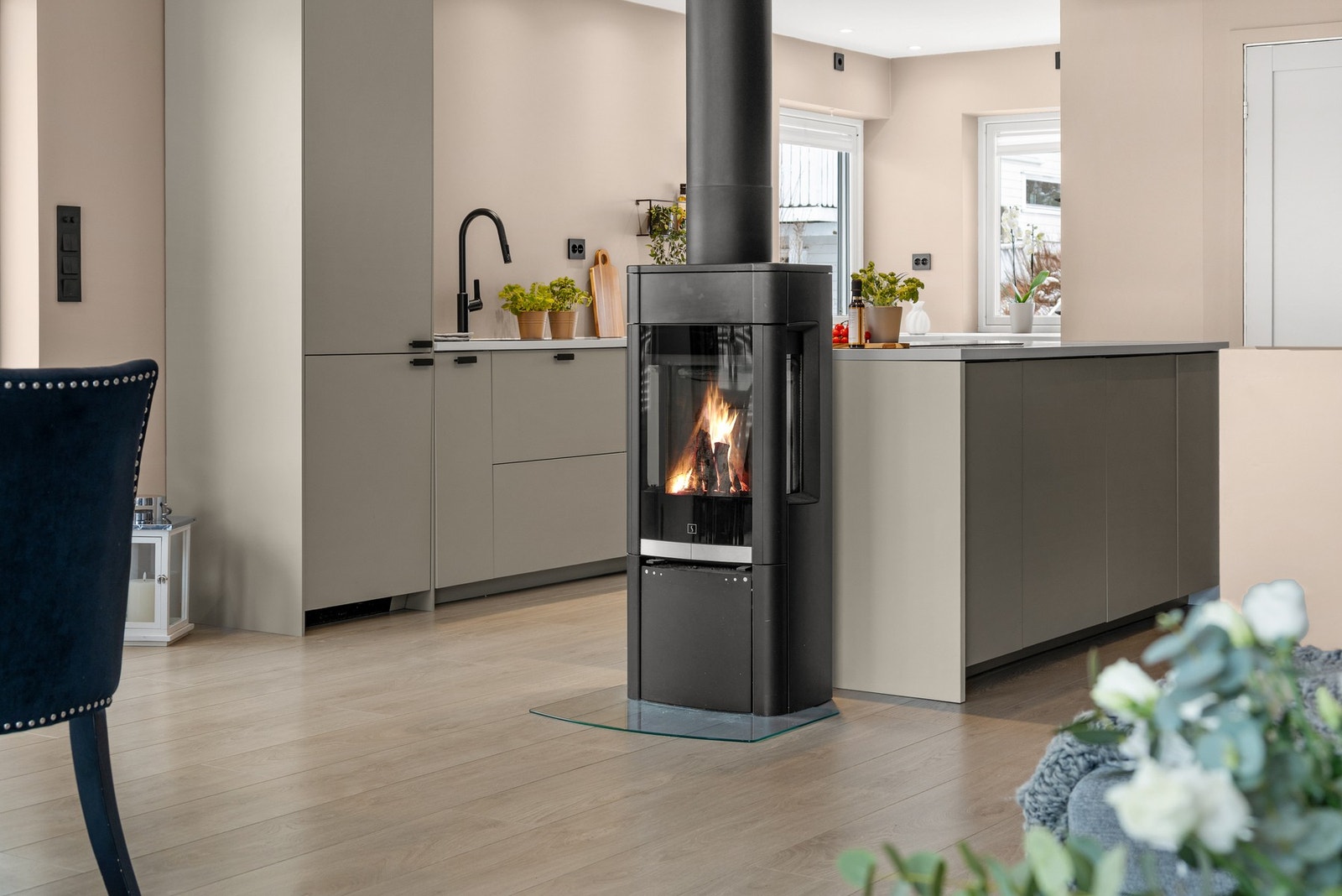 Koselig peis fra 2020 med nytt stålrør. Perfekt for kaldere kvelder Galleribilde