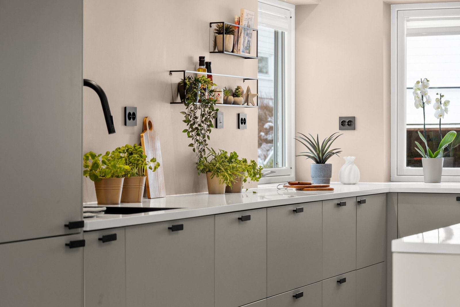 Det er montert varmefolie i gulv på kjøkken Galleribilde