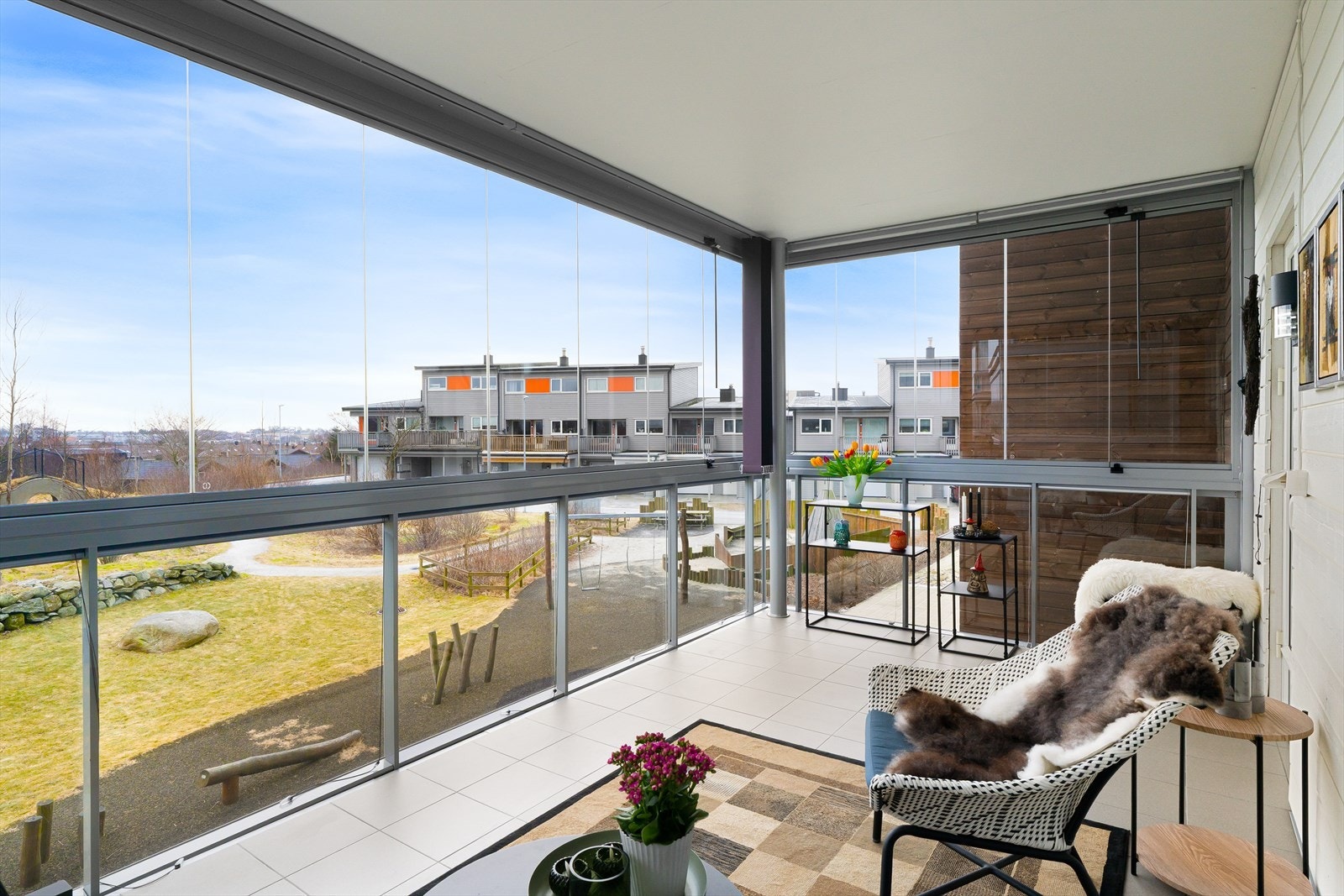 Innglasset balkong med flott utsikt Galleribilde