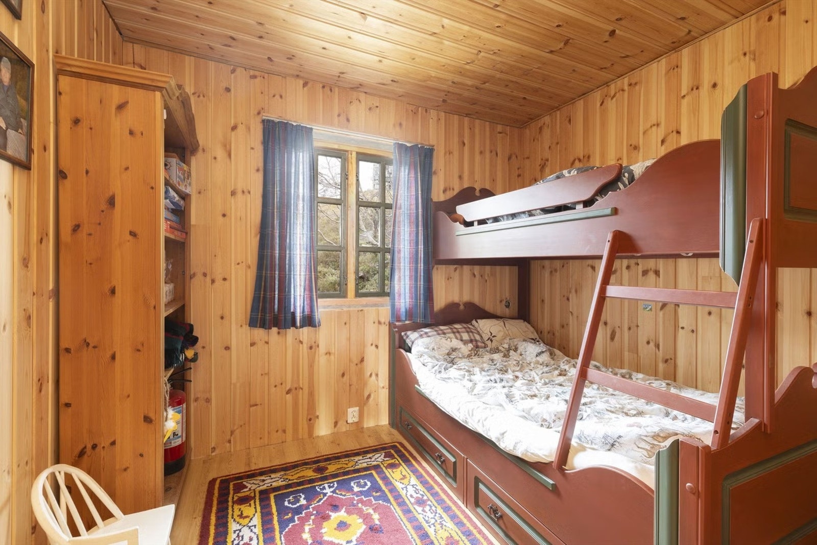 Rommene har tilsvarende størrelse og gir fleksible møbleringsmuligheter med flere sengeplasser. Galleribilde