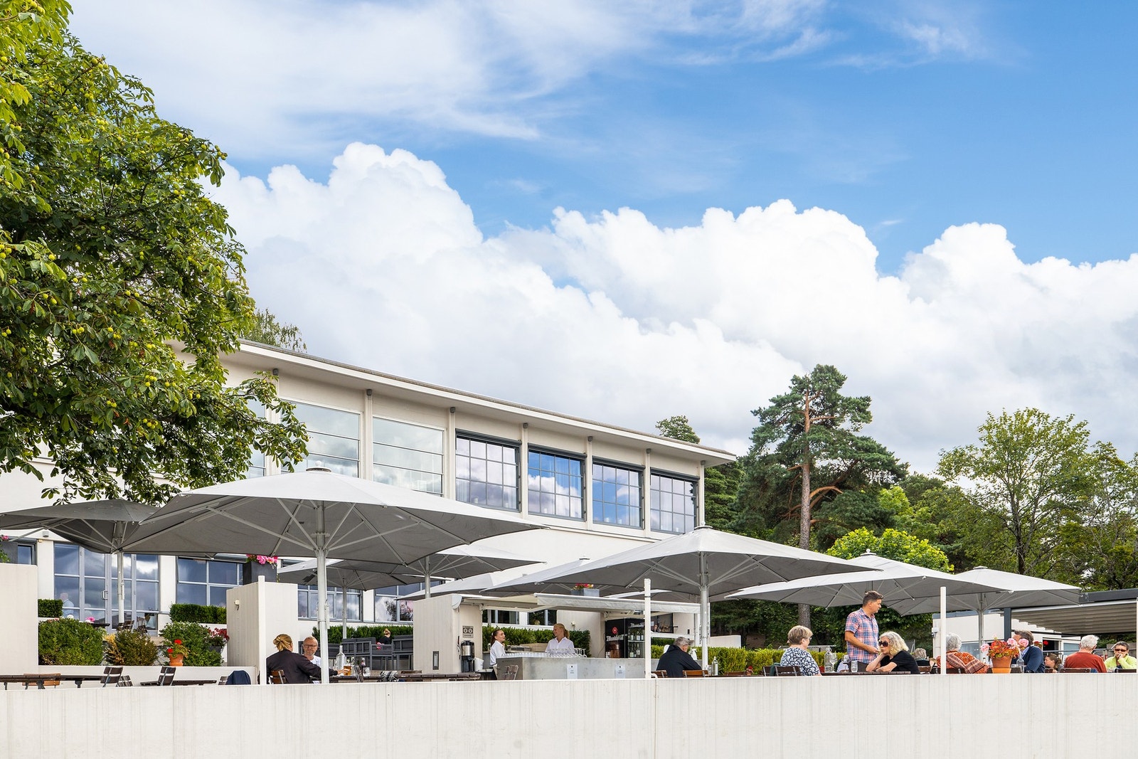 Nyt en herlig lunsj på Ekebergrestauranten. Et "must" på sommeren! Galleribilde