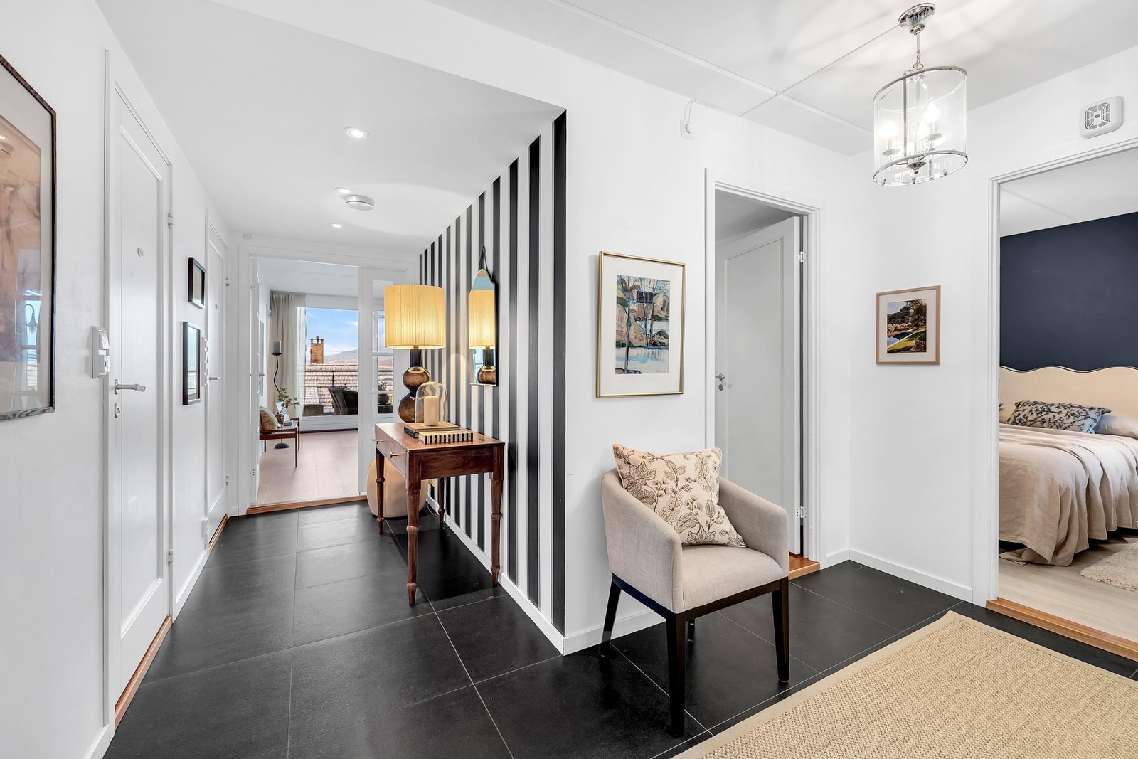 Det er varmekabler også i entréen Galleribilde