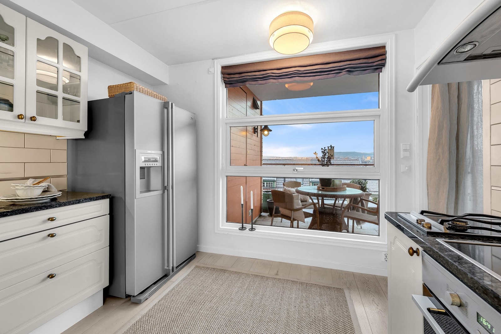 God plass til frittstående kombiskap Galleribilde