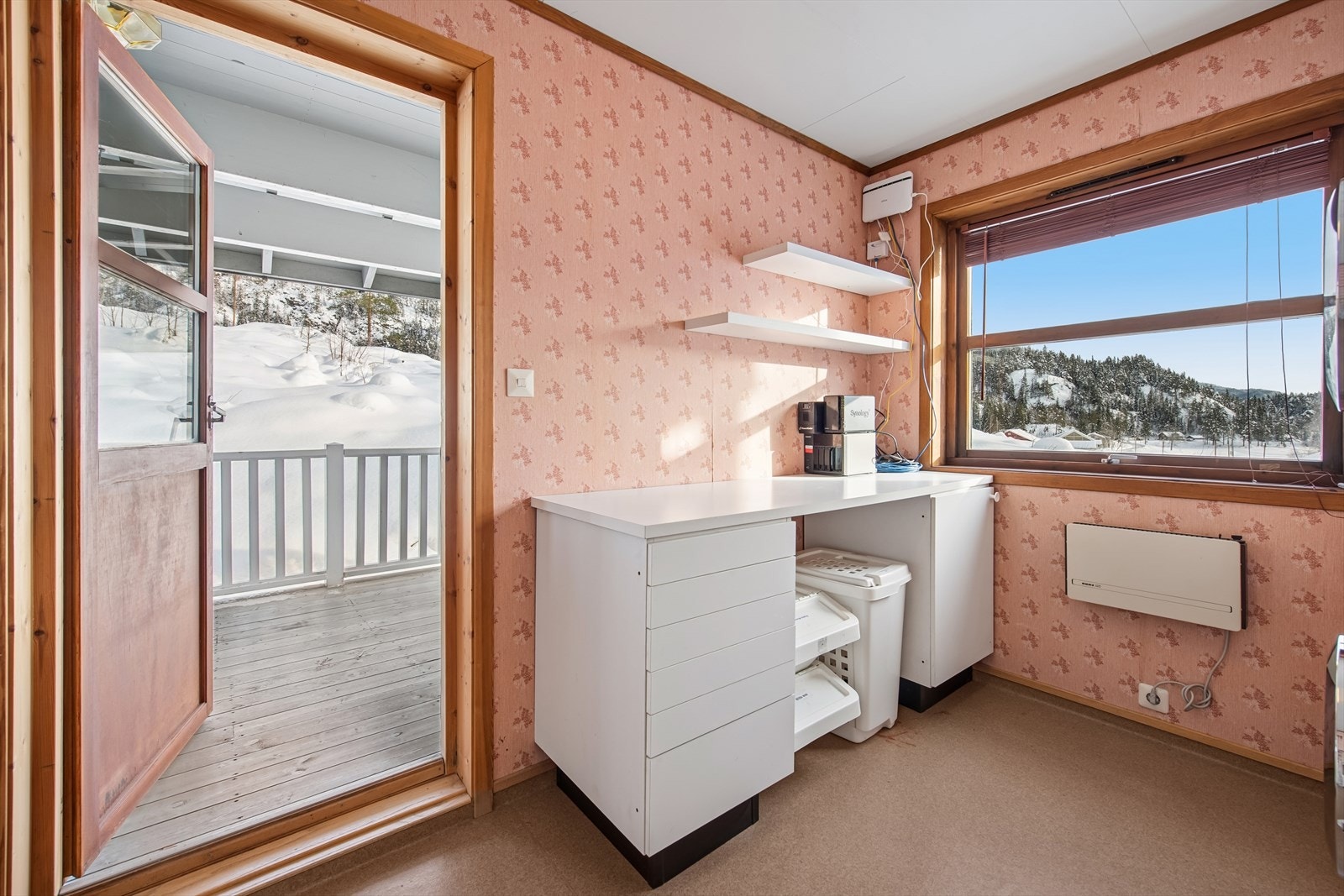 I hovedetasjen er det praktisk vaskerom med egen inngang. Galleribilde