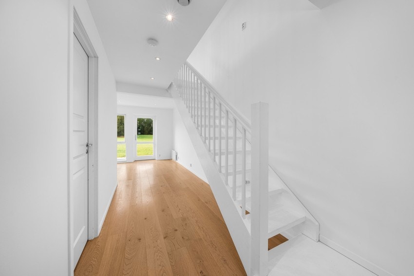 Stor og arealeffektiv stue med adkomst til soverom. Galleribilde