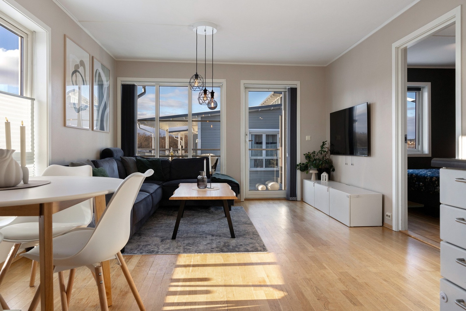 Gulvet er av parkett og har vannbåren varme. Galleribilde