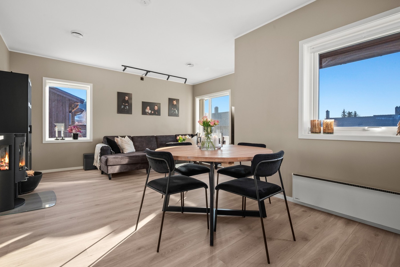 Leiligheten har en lekker standard, med god belysning og fine fargevalg. Galleribilde