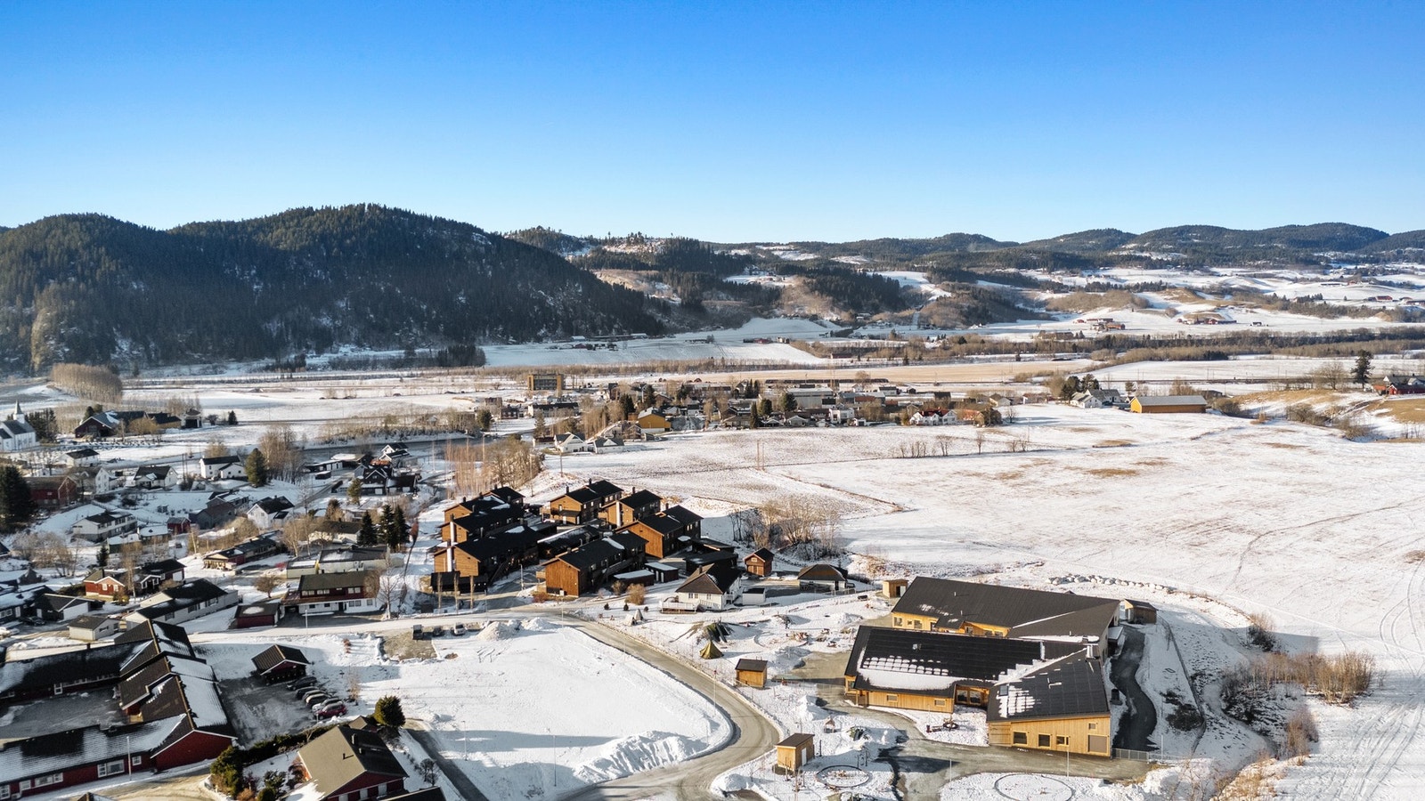 Enkel vei inn til Trondheim via tog og E6. Galleribilde