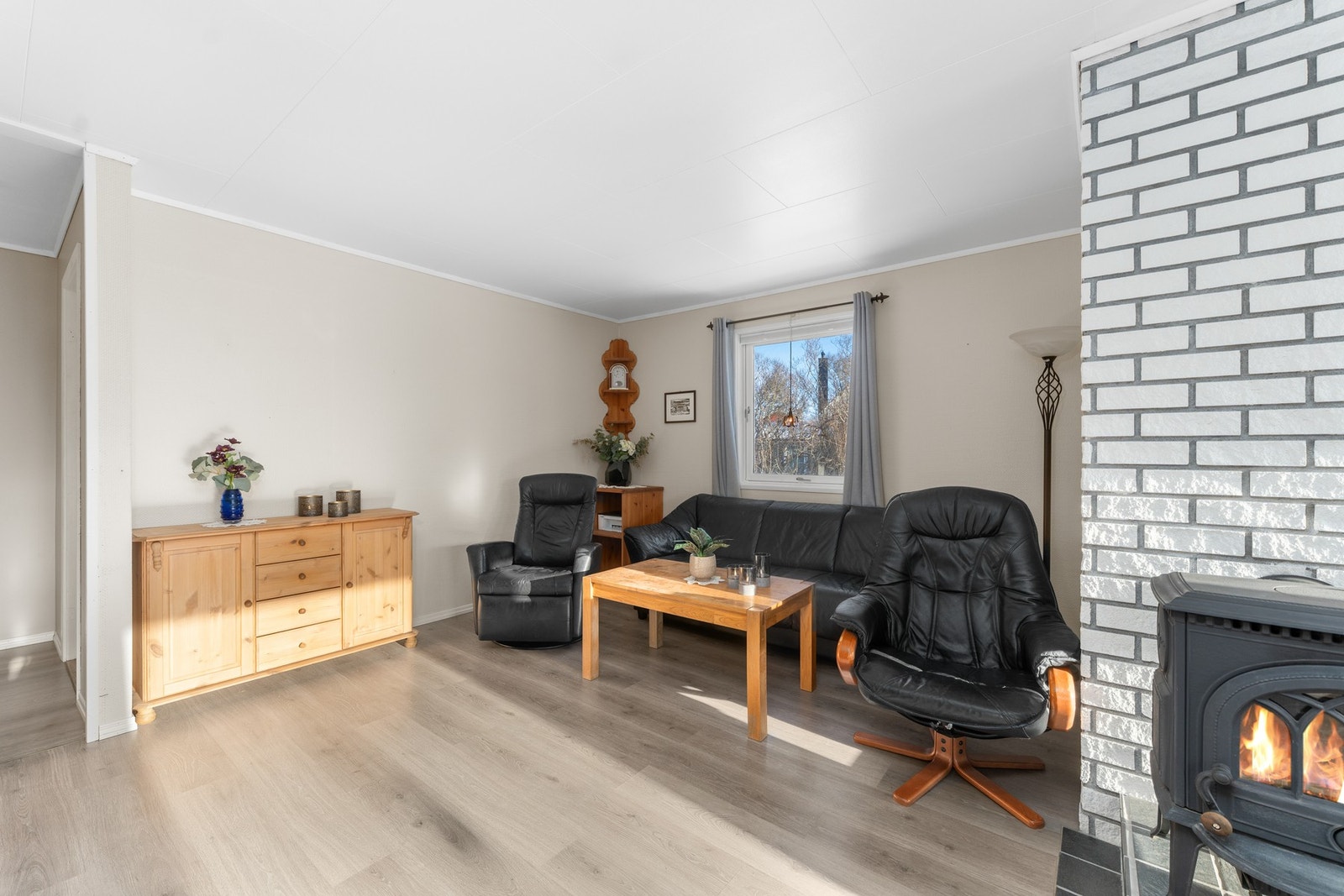 Stue. Delt inn i ulike soner. Galleribilde