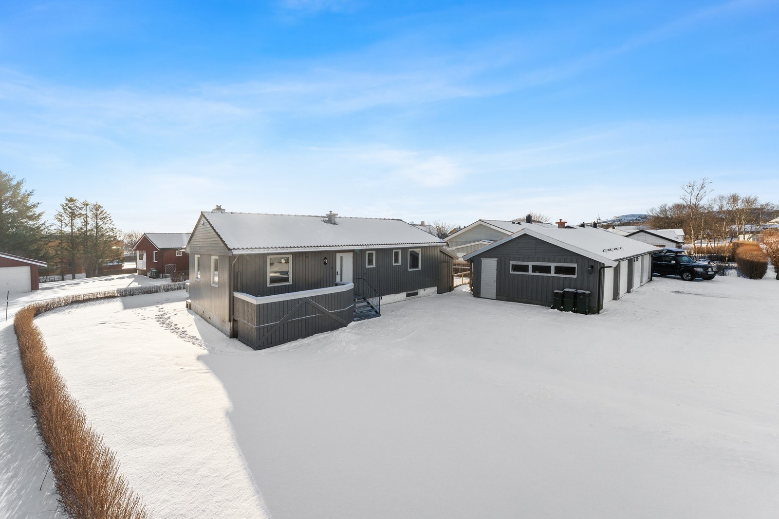 Velkommen til Jakob T. Hoffs vei 5! En innholsrik eneboig med dobbelgarasje. Galleribilde