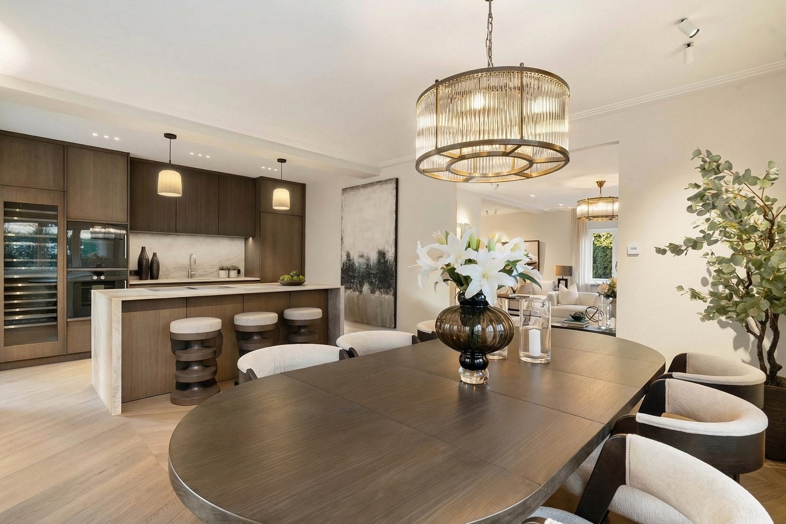 Eksklusiv renovering med gjennomgående høy standard på materialvalg og håndverksmessig arbeid. Galleribilde