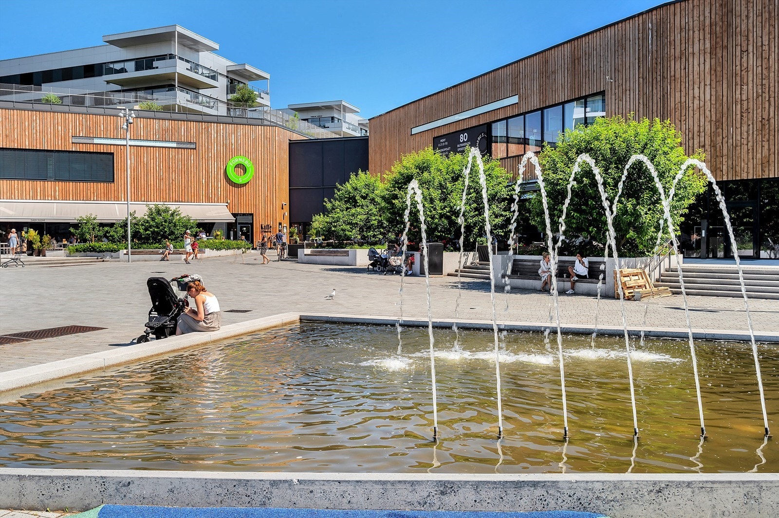 Områdebilde av Fornebu S med et rikt utvalg butikker Galleribilde