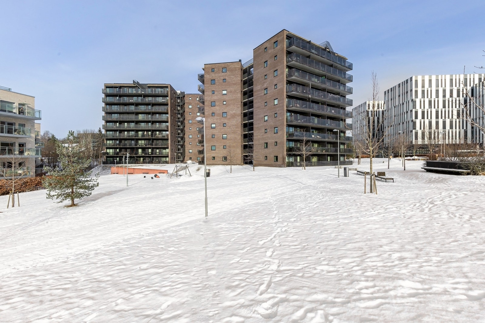 Dette er boligen for deg som ønsker å bo med nærhet til et rikt kollektivtilbud, butikker, nydelige turområder og sjøen Galleribilde