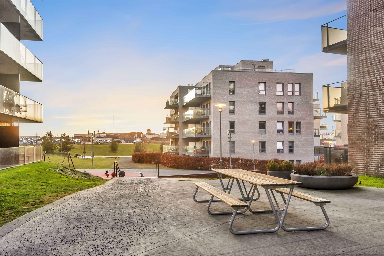 Dette er boligen for deg som ønsker å bo med nærhet til et rikt kollektivtilbud, butikker, nydelige turområder og sjøen Galleribilde