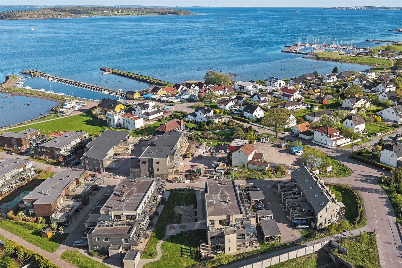 Attraktiv beliggenhet på Steinsnes med umiddelbar nærhet til sjøen og kyststien med flotte turområder. Galleribilde