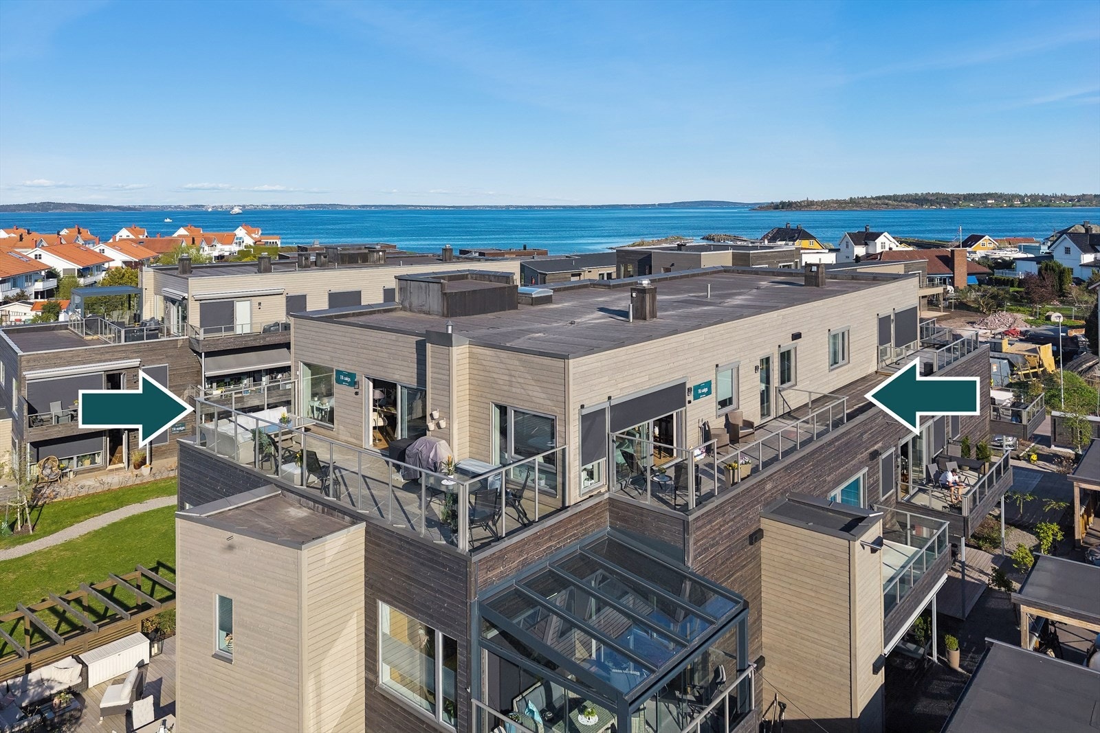 Dette er en romslig toppleilighet fra 2023 med to store og solrike terrasser. Galleribilde