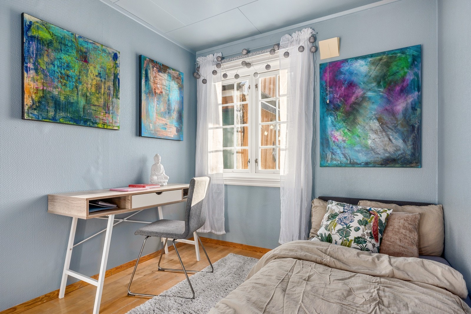 Soverom 2 i 2. etasje er ypperlig som gjeste- eller barnerom el.l, med plass til seng og pult eller oppbevaringsmøbel. Galleribilde