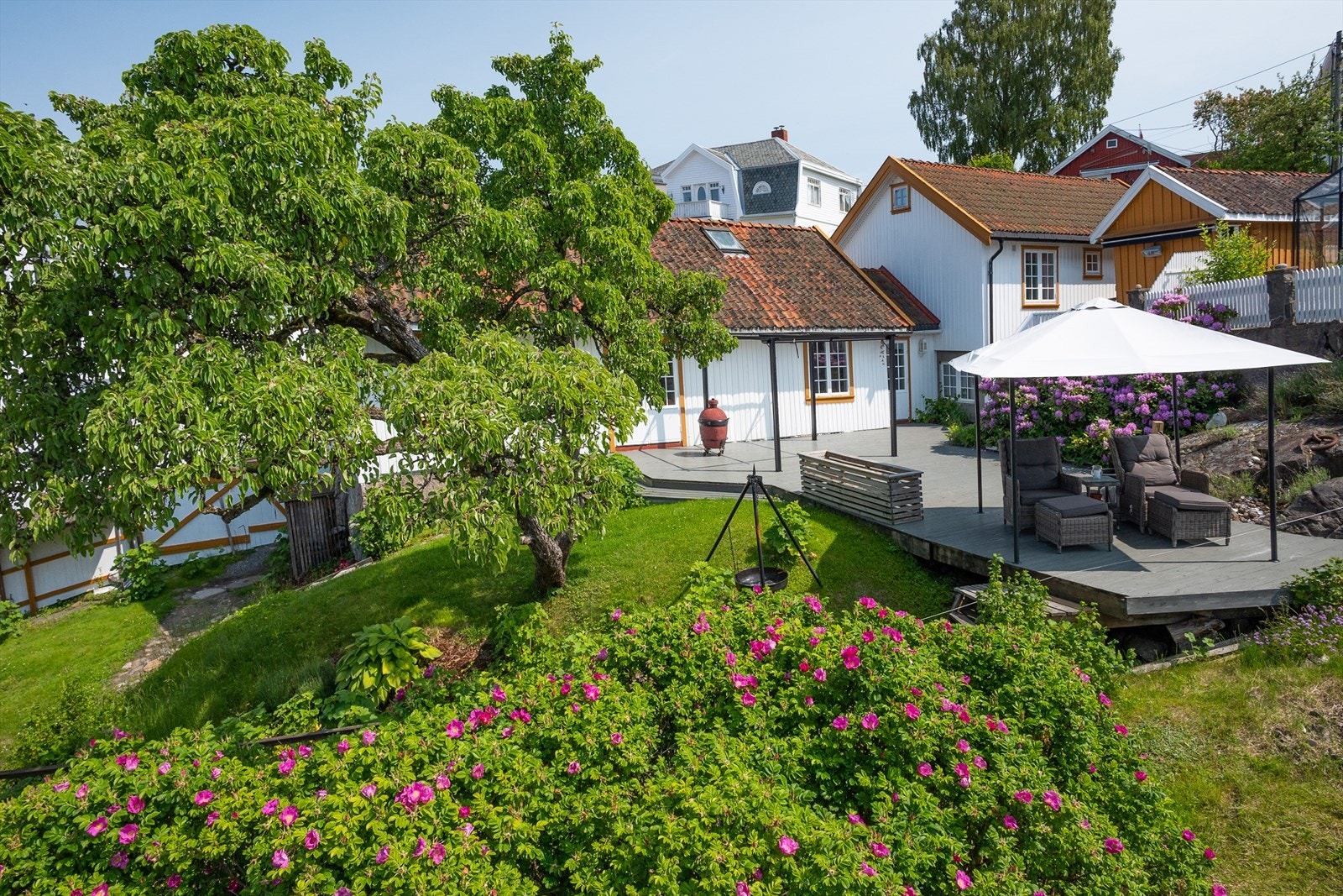 Velkommen til den historiske eneboligen Tusculum i Strandgata 17 formidlet av Nordvik v/Jeanette Hornsletten! Fotograf: Marie Waagan. Galleribilde