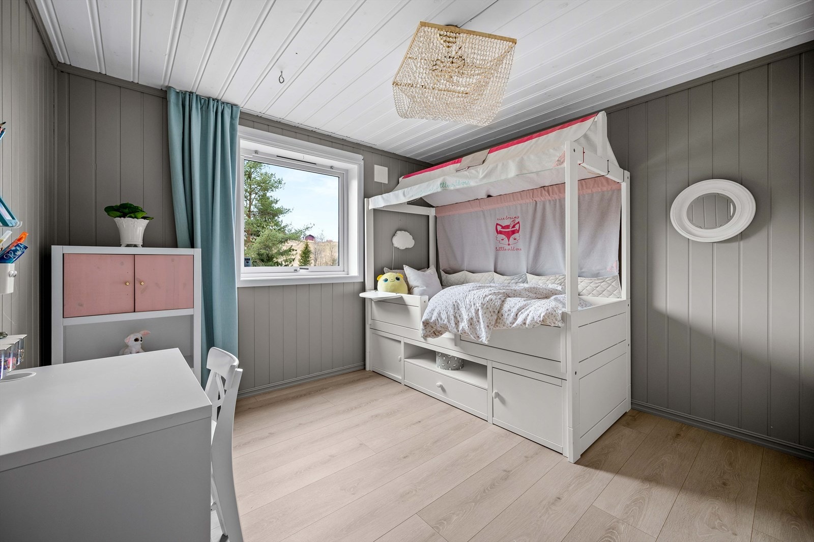 Soverom 2 i denne etasjen passer utmerket som barne/gjesterom. Galleribilde