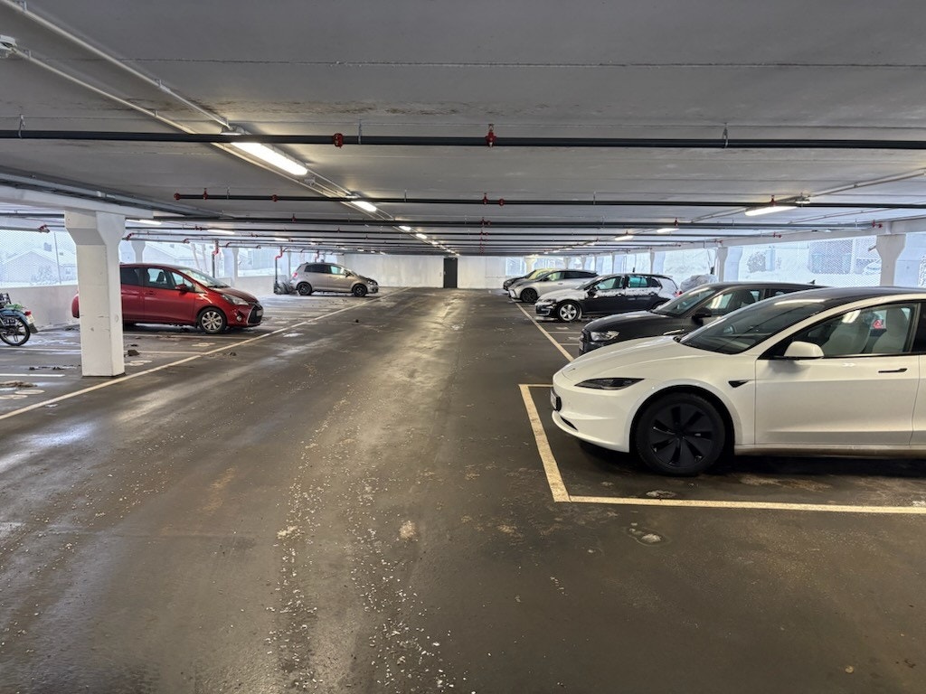 Nyere meget fint parkeringsanlegg Galleribilde