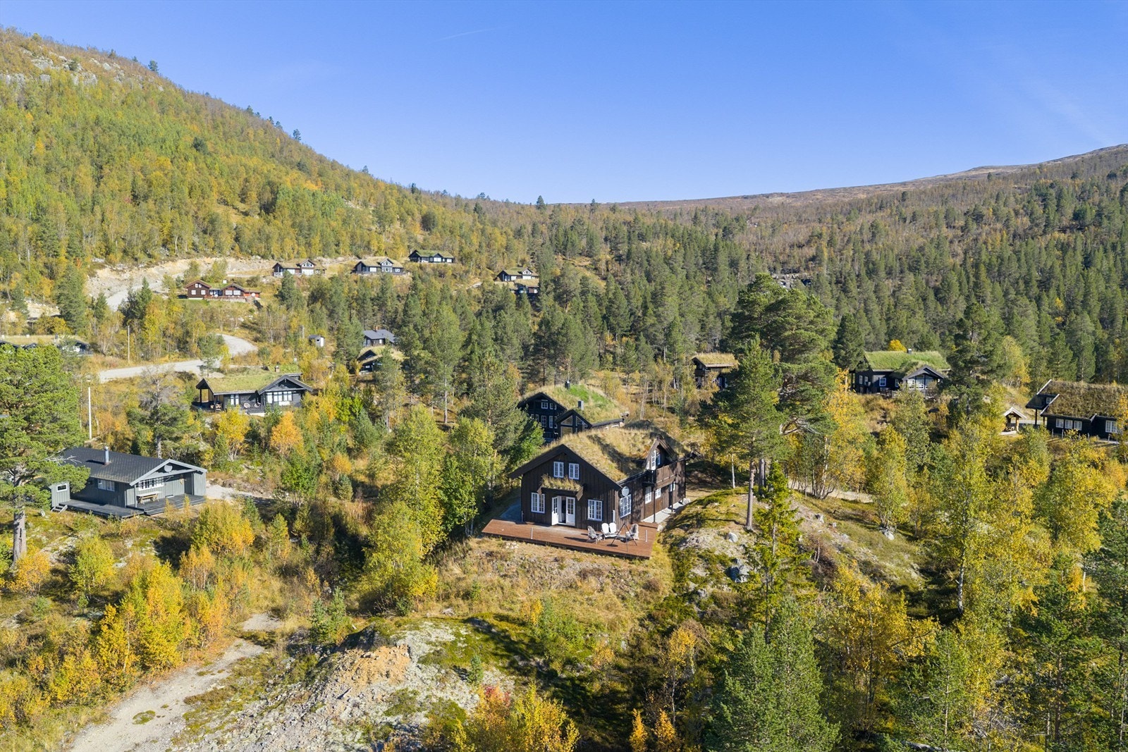 Solrik og usjenert beliggenhet. Rett ved akebakke. Galleribilde