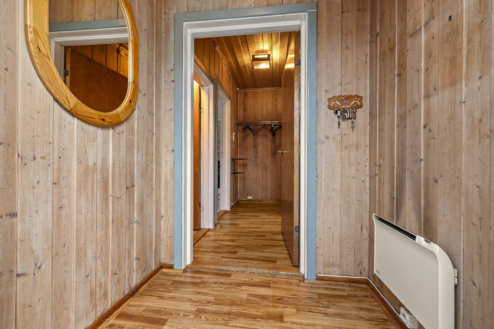 Gangen i første etasje sørger for en praktisk fordeling av rommene i etasjen. Galleribilde