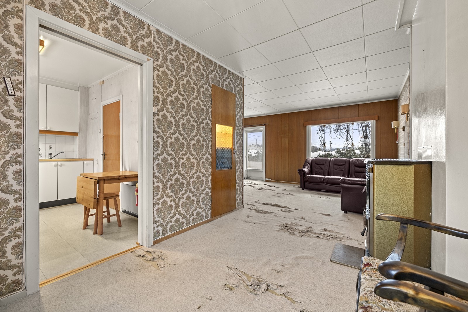 Fra kjøkkenet har man også adkomst til stuen. Galleribilde