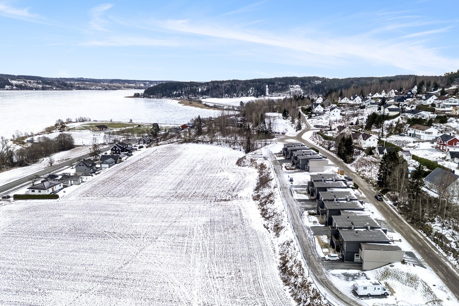 Leiligheten ligger i et attraktivt område på Nylende, ca. 14 km nord for Fredrikstad sentrum og ca. 13 km vest for Sarpsborg. Galleribilde