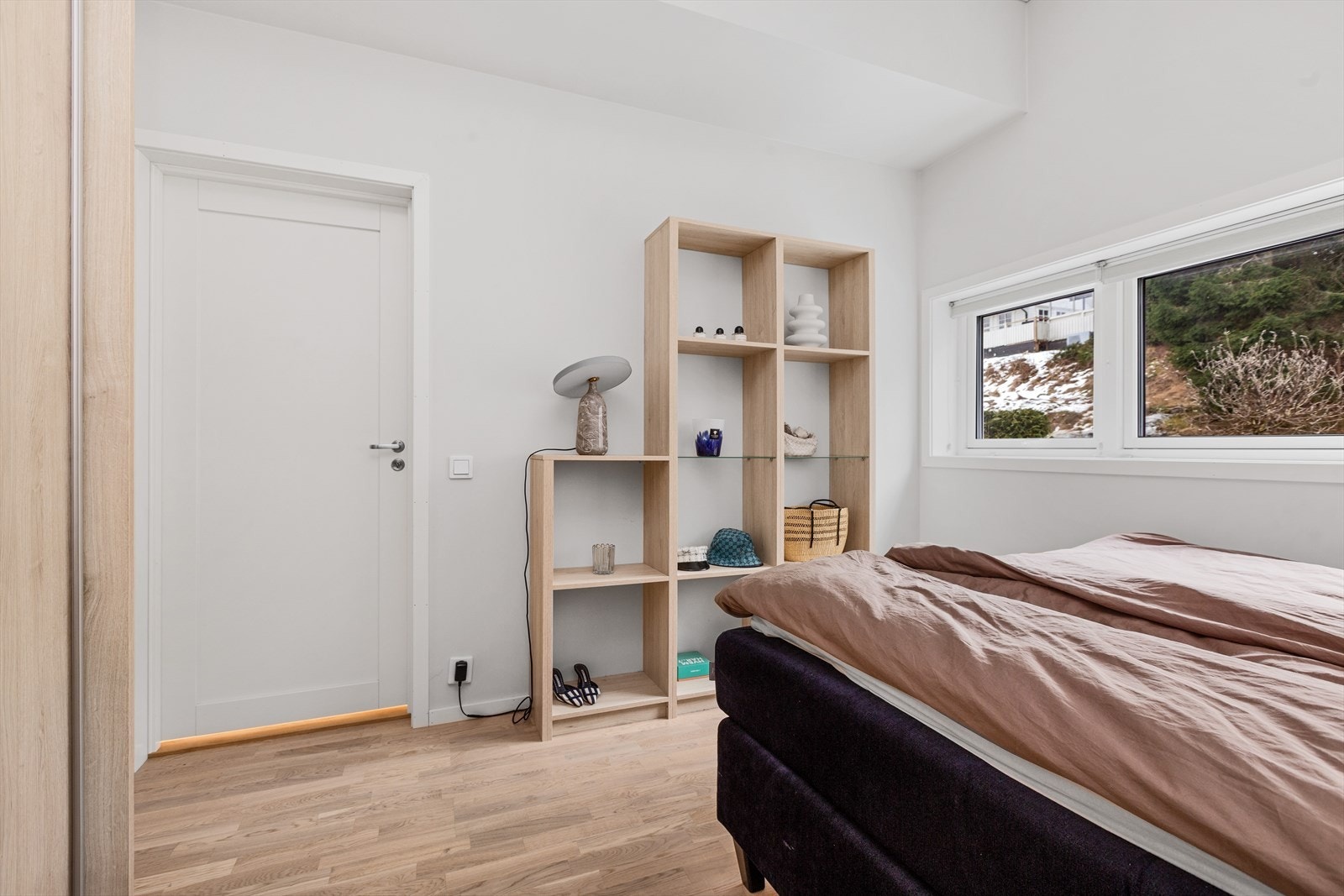 Soverommene har plass til seng, nattbord og annet ønskelig møblement. Galleribilde