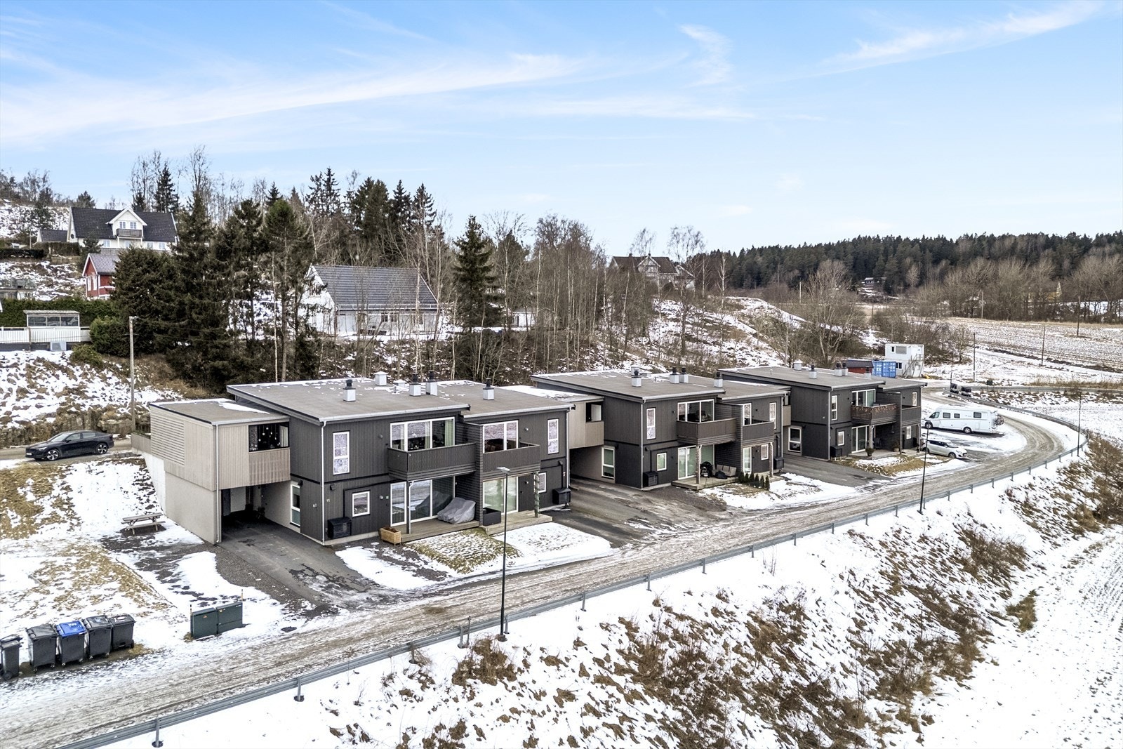 Her bor du landlig og fredelig til med flotte naturområder rett utenfor døren. Galleribilde