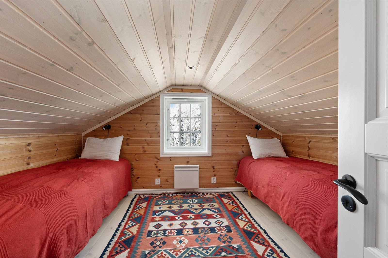 Takstmann bemerker at 2. etasje er ikke måleverdig areal med grunnlag i takhøyde. Galleribilde