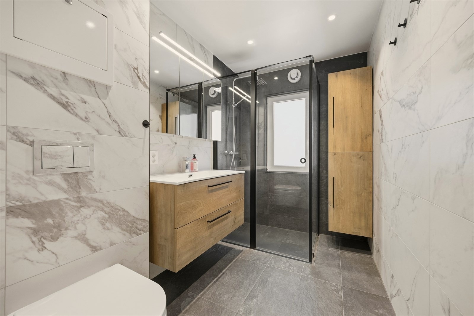 Lekkert bad som er renovert i 2023 Galleribilde