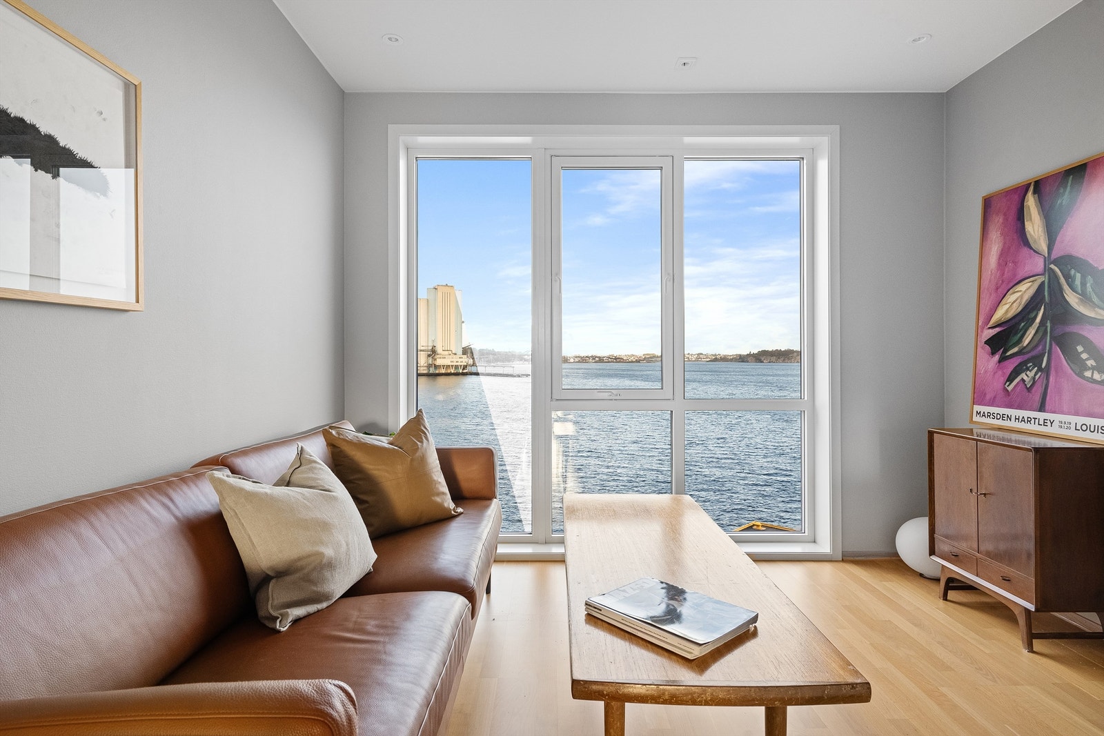 Malte veggflater og parkett på gulv. Galleribilde