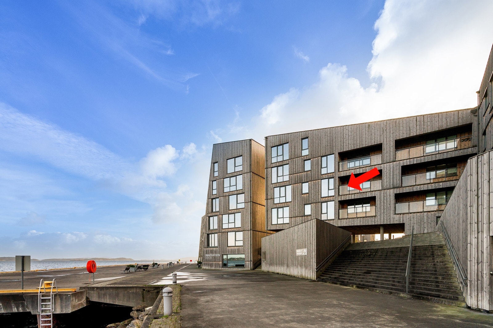 Det er heis direkte fra garasjeanlegg og opp til leilighetsetasjen. Galleribilde