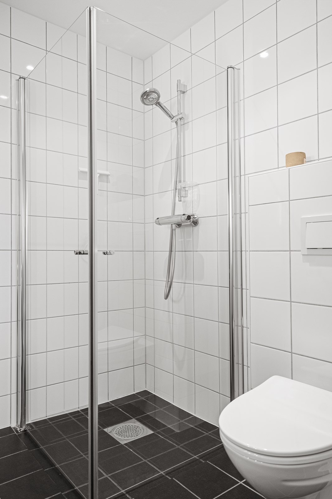 Dusjhjørne med innfellbare dører. Galleribilde