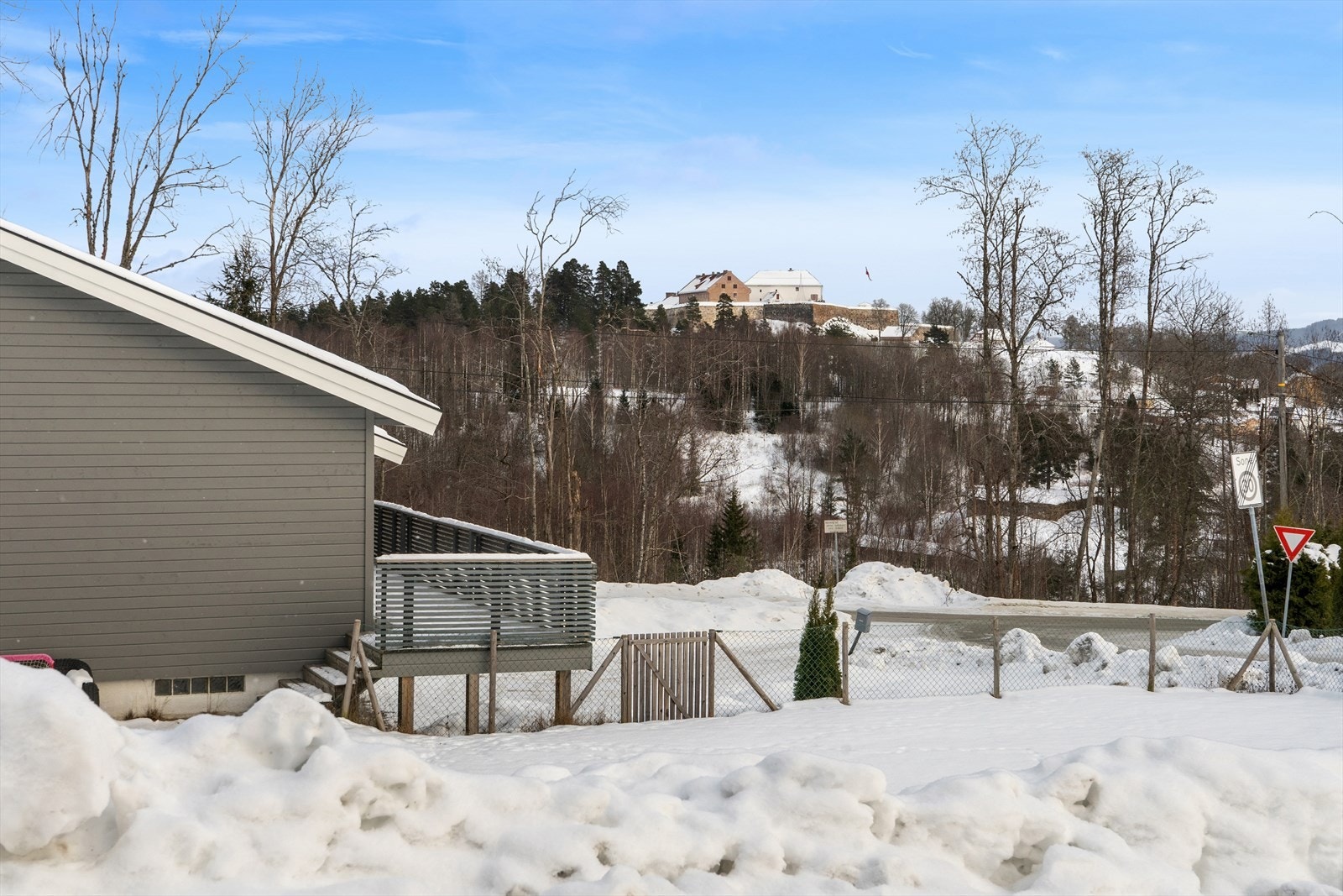 Utsikt mot kongsvinger festning også fra hagen. Galleribilde
