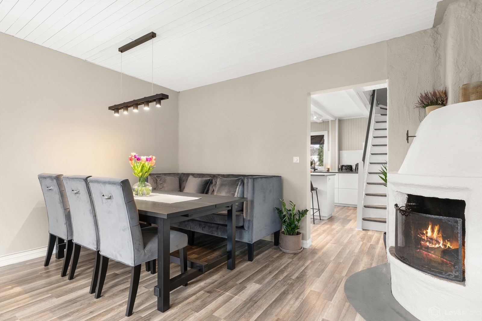 Peis i stue gir en lun og hyggelig atmosfære. Galleribilde