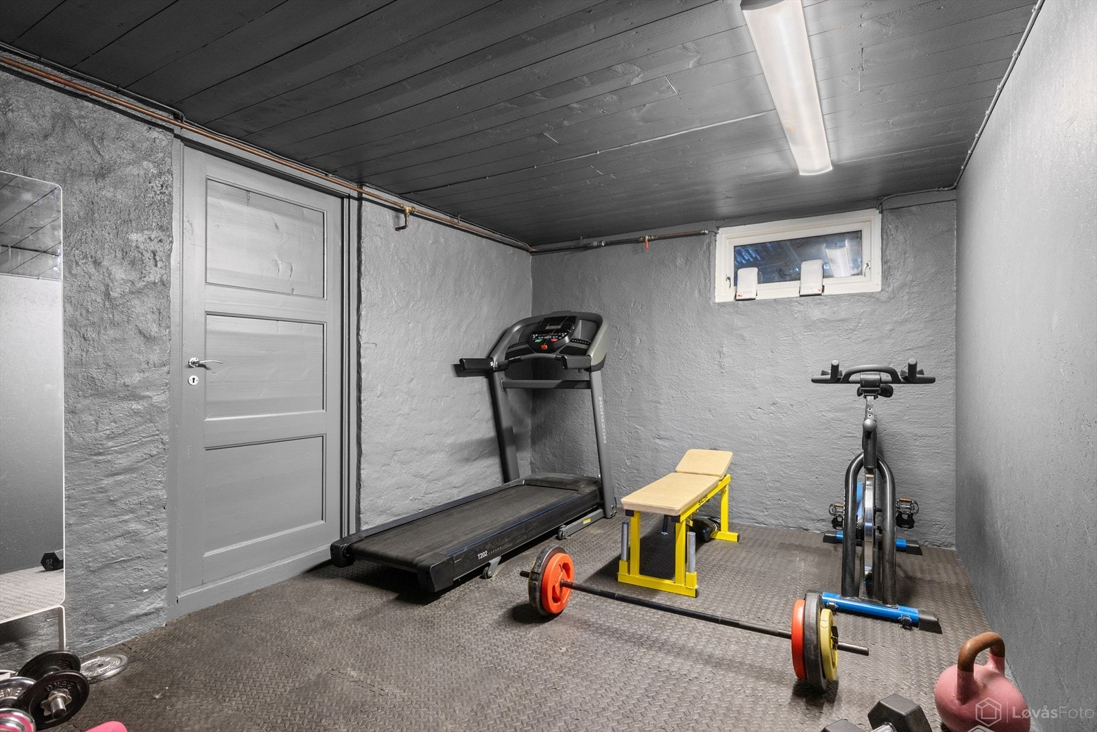 Felles treningsrom i kjeller. I tillegg medfølger det to store kjellerboder på hhv. 18,77 m² og 13,5 m². Galleribilde