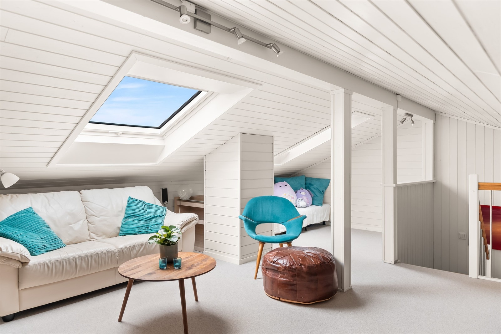 Loftetasjen gir fleksibel bruksområde. Loftetasjen er ikke godkjent i henhold til byggetegninger. Galleribilde