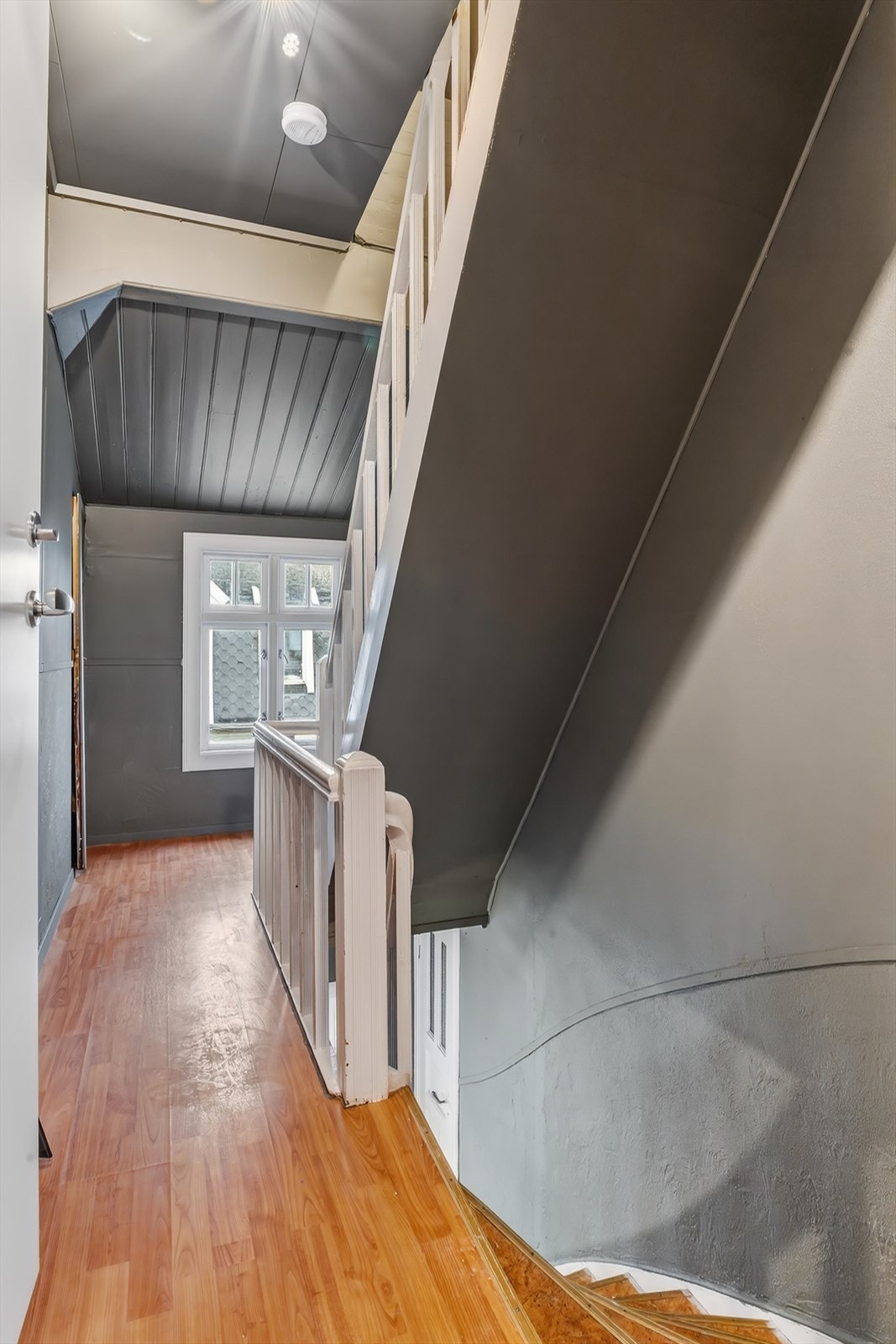 Felles gang opp til loftsetasjen. Galleribilde