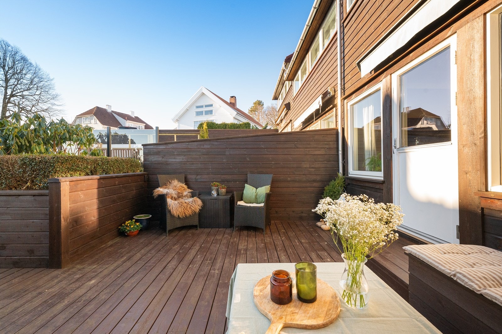 Terrassen har også markise som skaper deilig skygge når sola står på Galleribilde