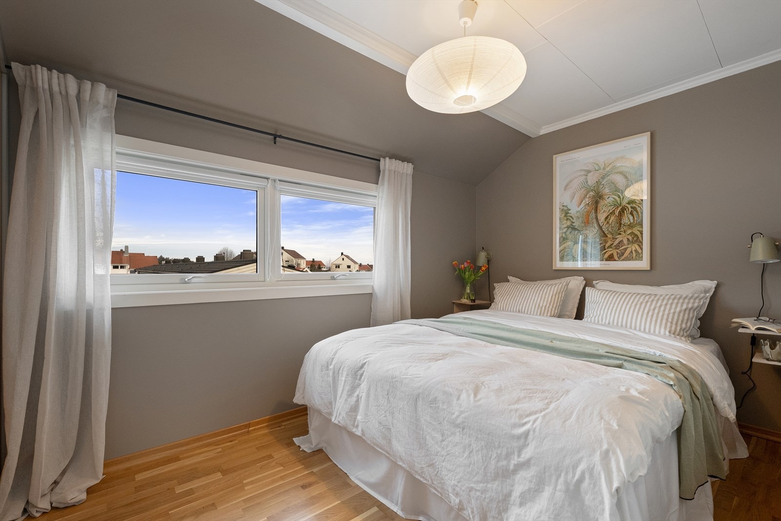 Boligen har 3 gode soverom, her er bilde fra hoved soverom Galleribilde