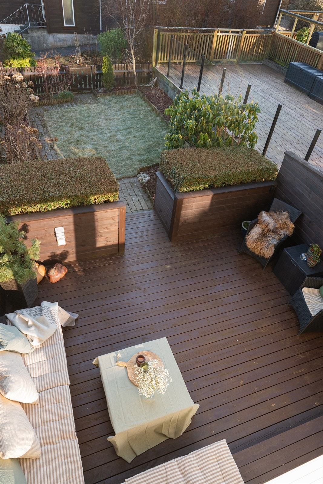 Solrik hage og terrasse mot sør / sør-øst, her kan fine stunder nytes Galleribilde