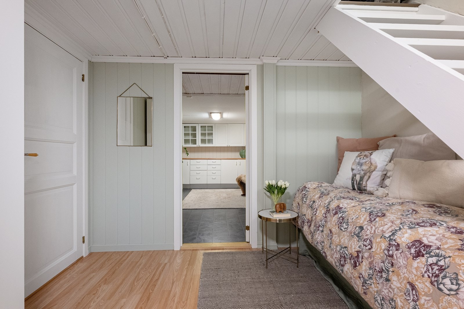 Bod brukt som hobbyrom/kontor i kjeller (ikke godkjent) Galleribilde