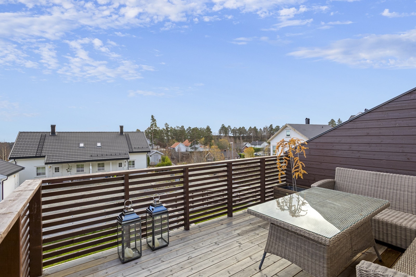 Verandaen byr på mye sol og god plass til en sittegruppe. Galleribilde